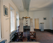 843524 Interieur van de Sterrenwacht (Zonnenburg 2) te Utrecht: een zaal met oude telescopen.